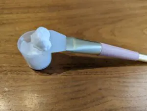 Kirkland 生髮慕斯一次用量建議：擠在瓶蓋內約半個瓶蓋 (Half Cap) 的量。