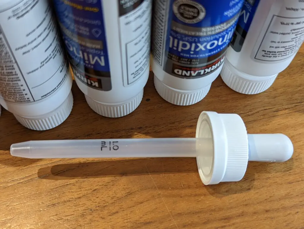 正品滴管: 刻度線通常是 黑色 的印刷,且線條精細清晰,1ml 的標示準確。